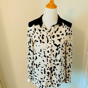 Like new Stylish Black and white blouse Medium